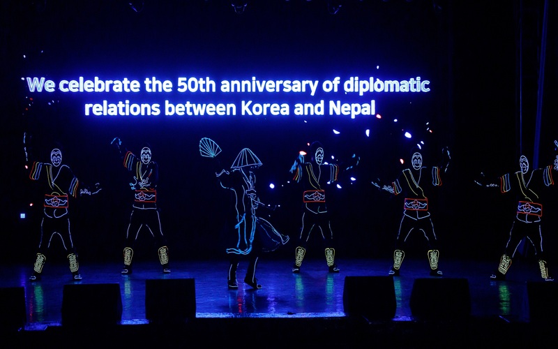 Artists display 50th anniversary of Korea-Nepal relations with the help of cutting-edge high-tech media technologies. 