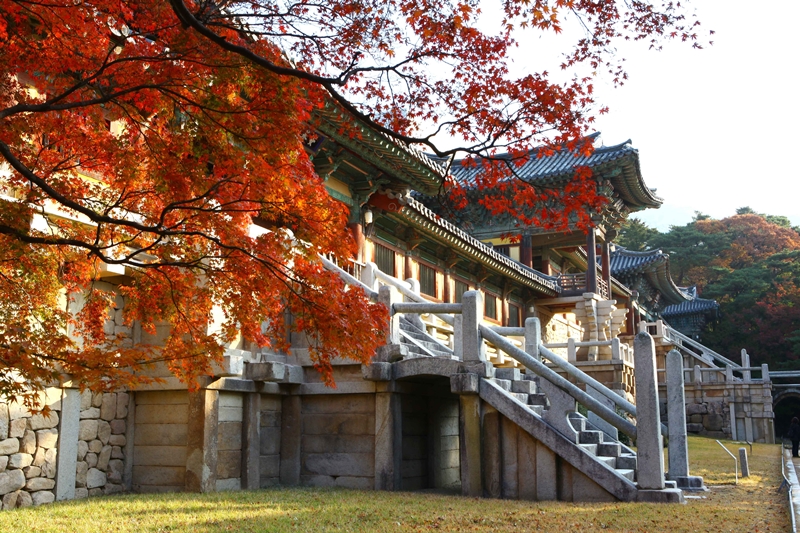 Cheongungyo and Baegungyo bridges at Bulguksa Temple in Gyeongju, Gyeongsangbuk-do Province (KTO's Photo Korea, Lee Beom-soo)