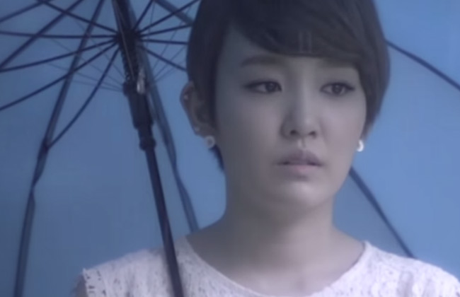  Younha - Umbrella MV