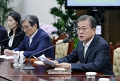 Opening Remarks by President Moon Jae-in at Meeting with His Senior Secretaries