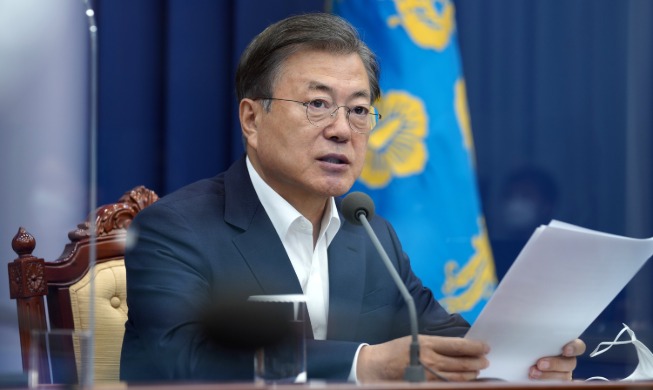 Opening Remarks by President Moon Jae-in at Meeting with His Senior Secretaries