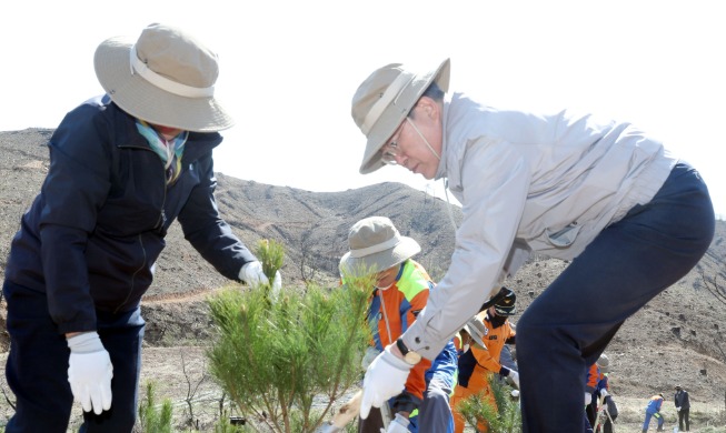 Remarks by President Moon Jae-in at Reforestation Site in Gangwon-do Province