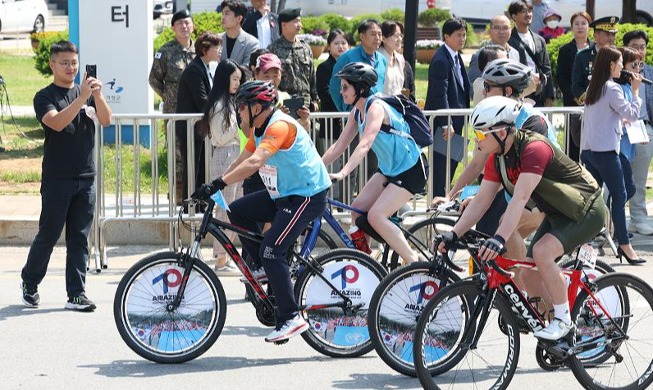 'Bicycle alliance' honors UN Korean War veterans