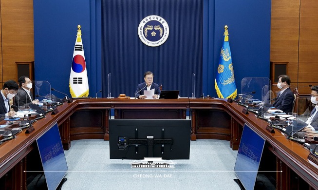 Opening Remarks by President Moon Jae-in at Meeting with His Senior Secretaries