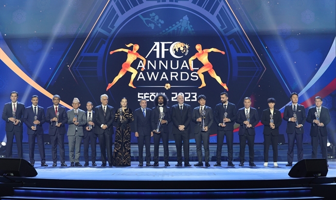 Soccer star Son HM, U-20 women's coach win AFC awards